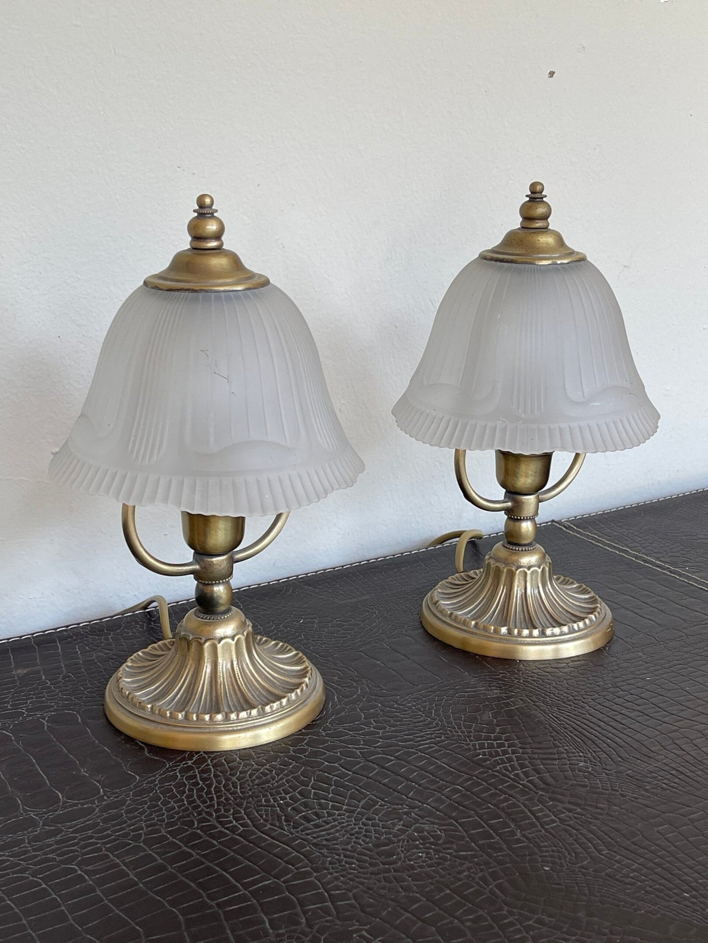 Coppia di lampade da tavolo Eleganza Dorata con Paralume Satinato