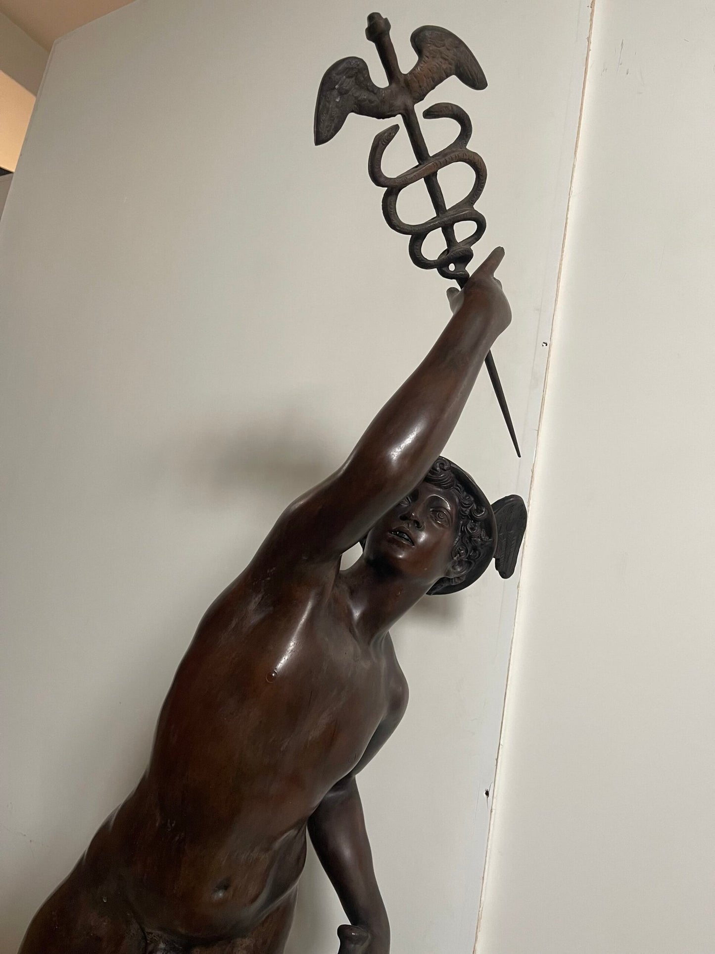 Maestosa Scultura in Bronzo – "Mercurio