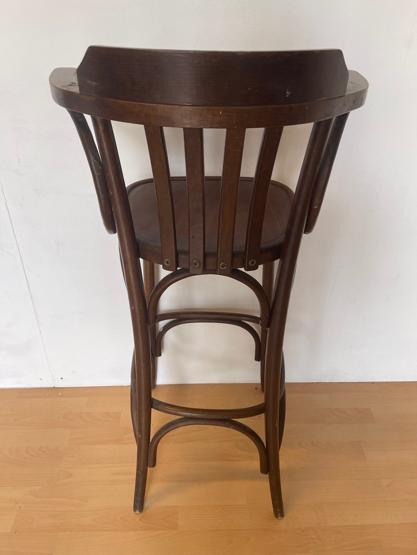 Sgabello Thonet vintage con schienale avvolgente