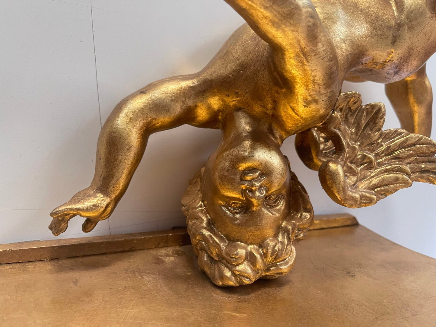 Putto barocco dorato