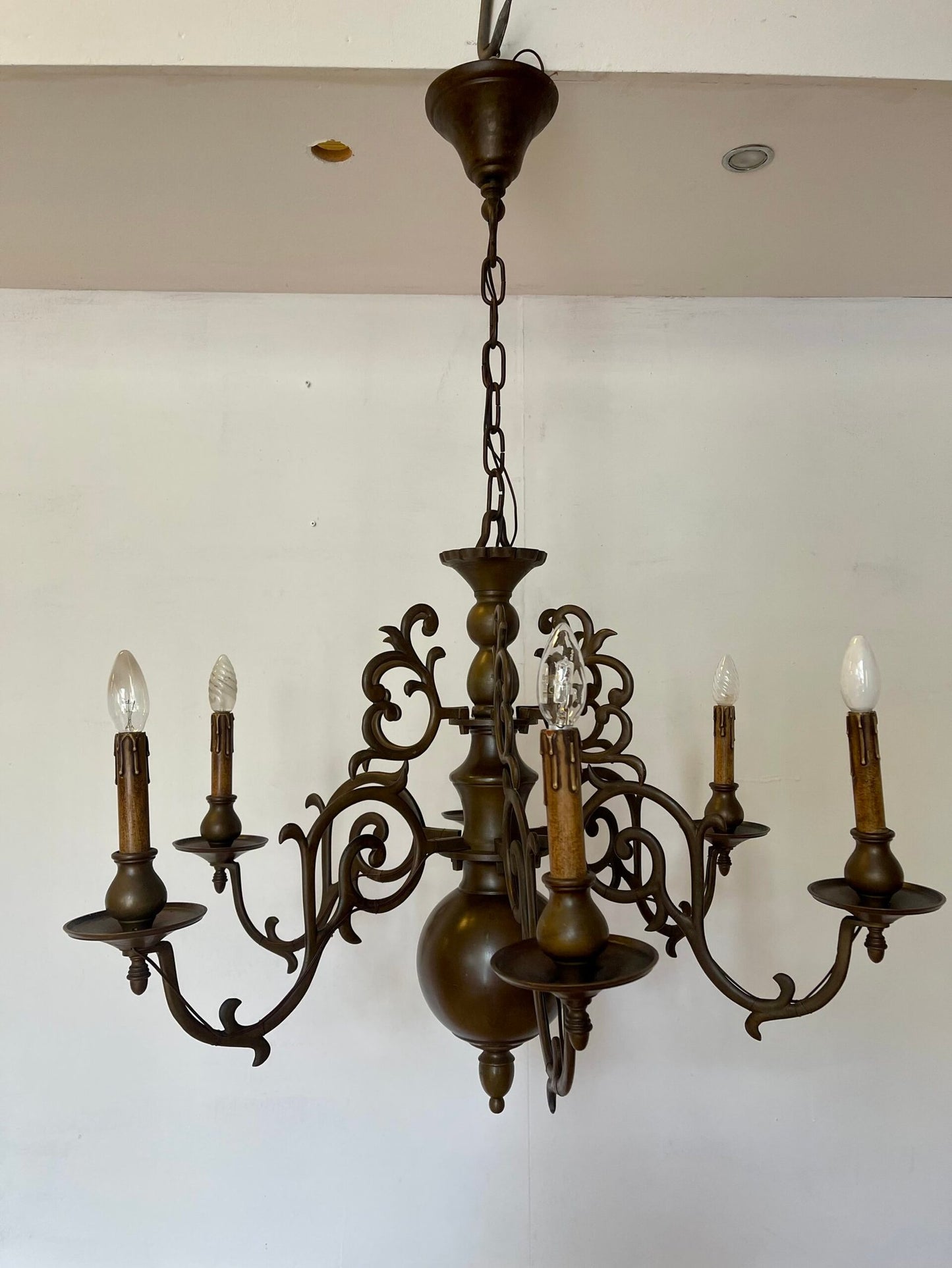 Lampone classico in ferro battuto