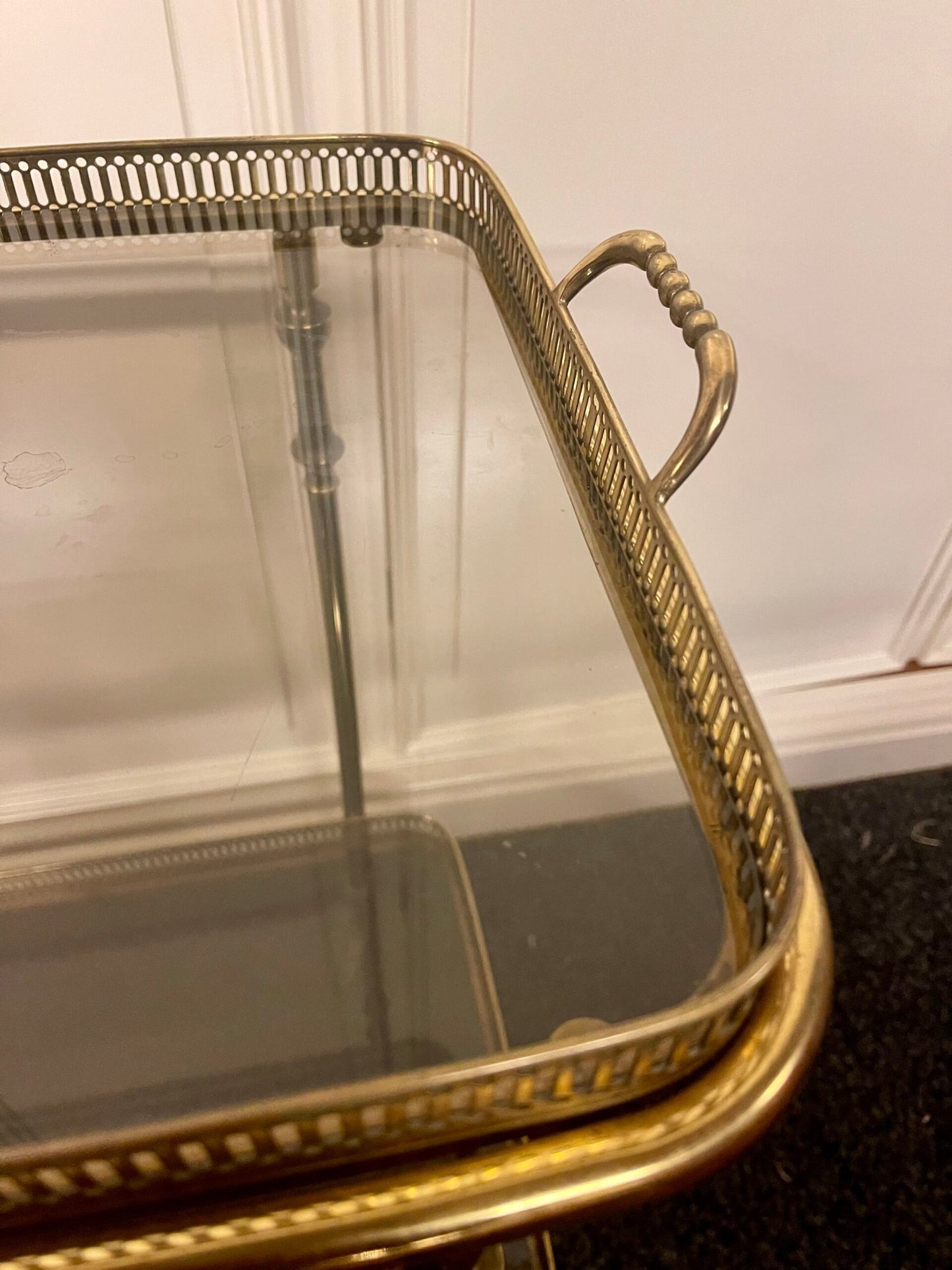 Carrello da tè vintage in ottone e vetro