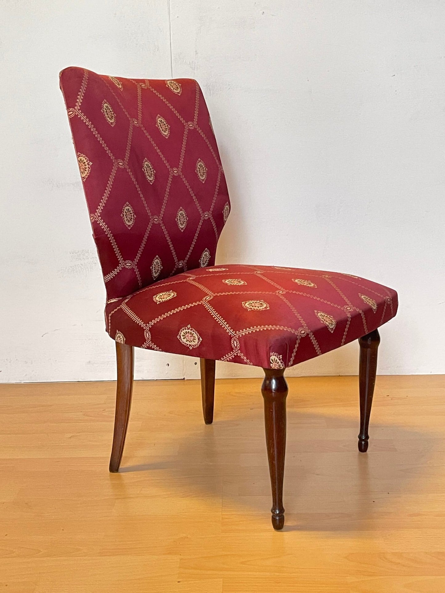 Coppia di Piccole Sedie con Rivestimento Bordeaux e Gambe in Legno scuro