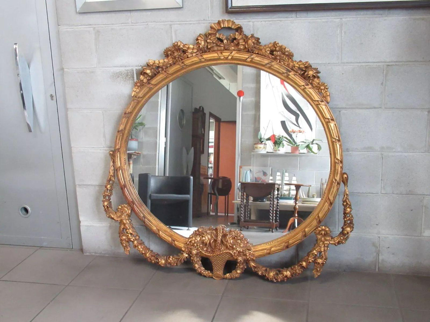 Specchio grande in legno intagliato dorato stile barocco, XIX secolo