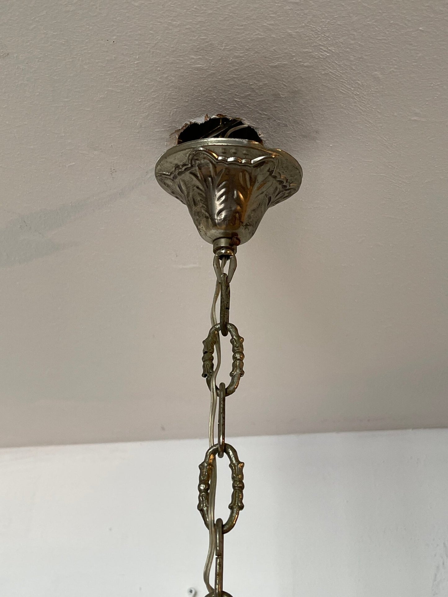 lampadario in cristallo e ottone dorato