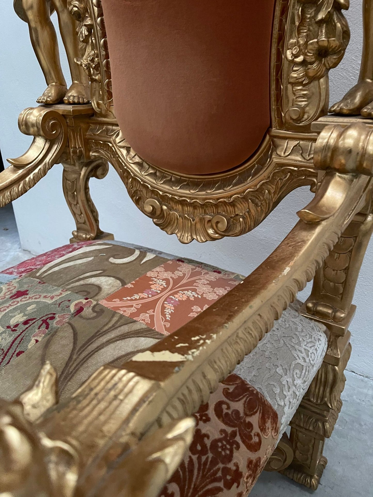 “Trono Celestiale con Angeli” – Stile Barocco di Lusso