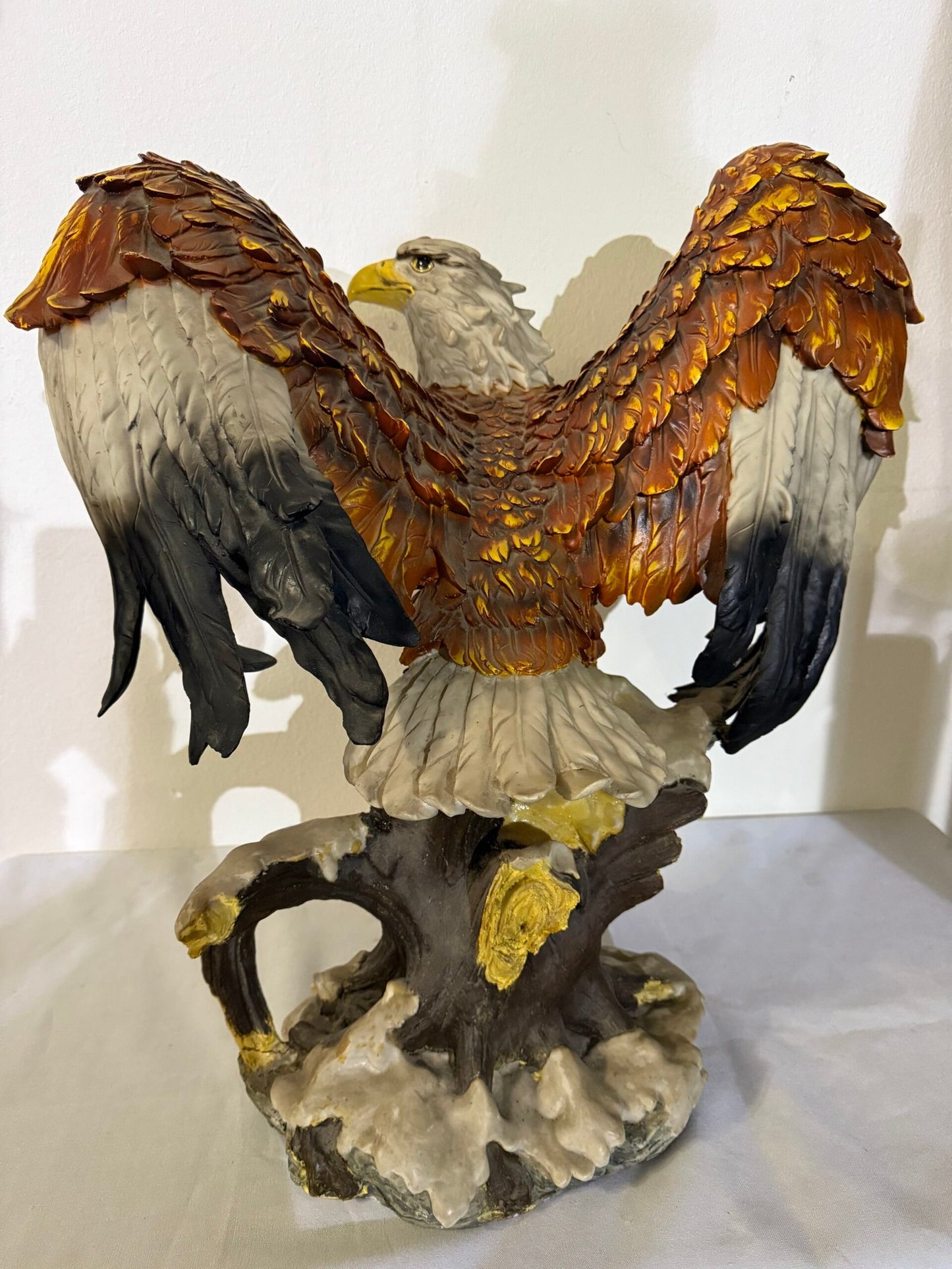 Statua di Aquila Calva in Resina Polichroma