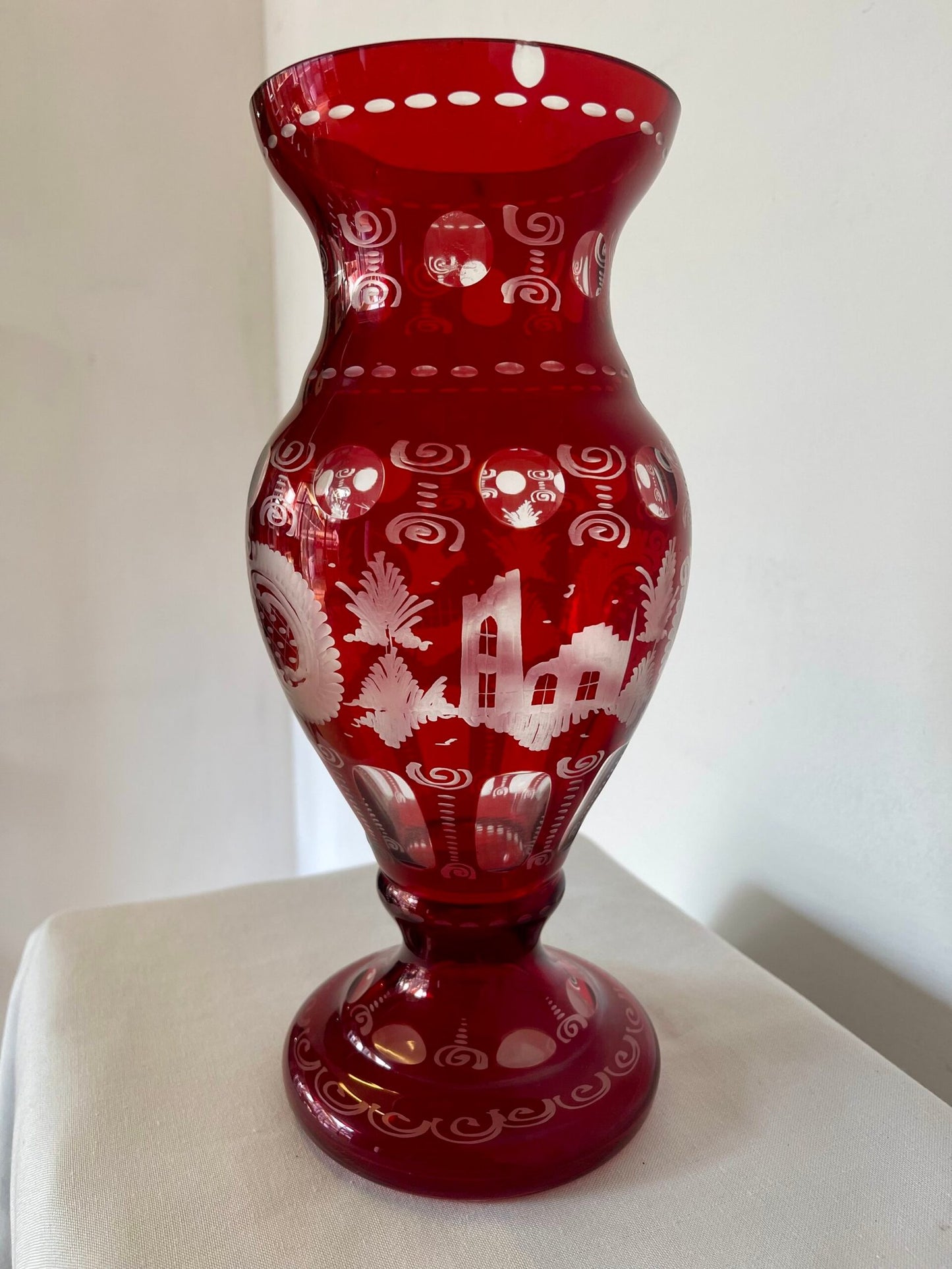 Vaso in Cristallo Rosso Rubino Intagliato