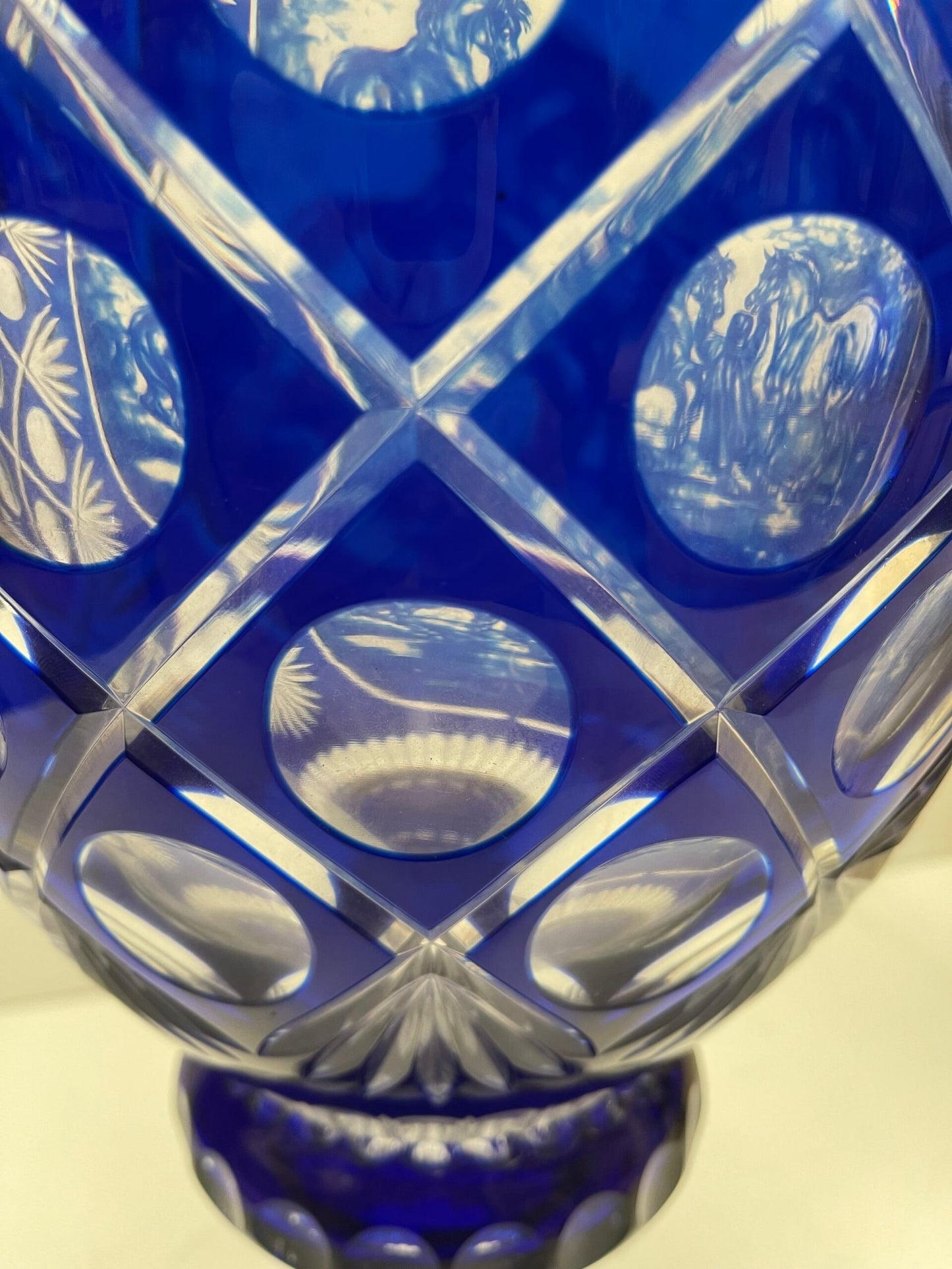 Vaso in cristallo blu di Boemia italiano 1960