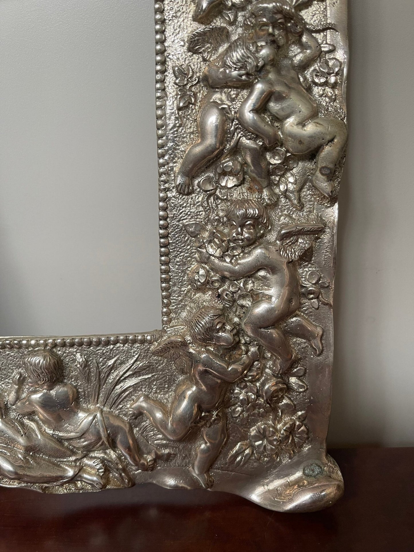 Cornice Barocca "Abbraccio Argento di Putti"