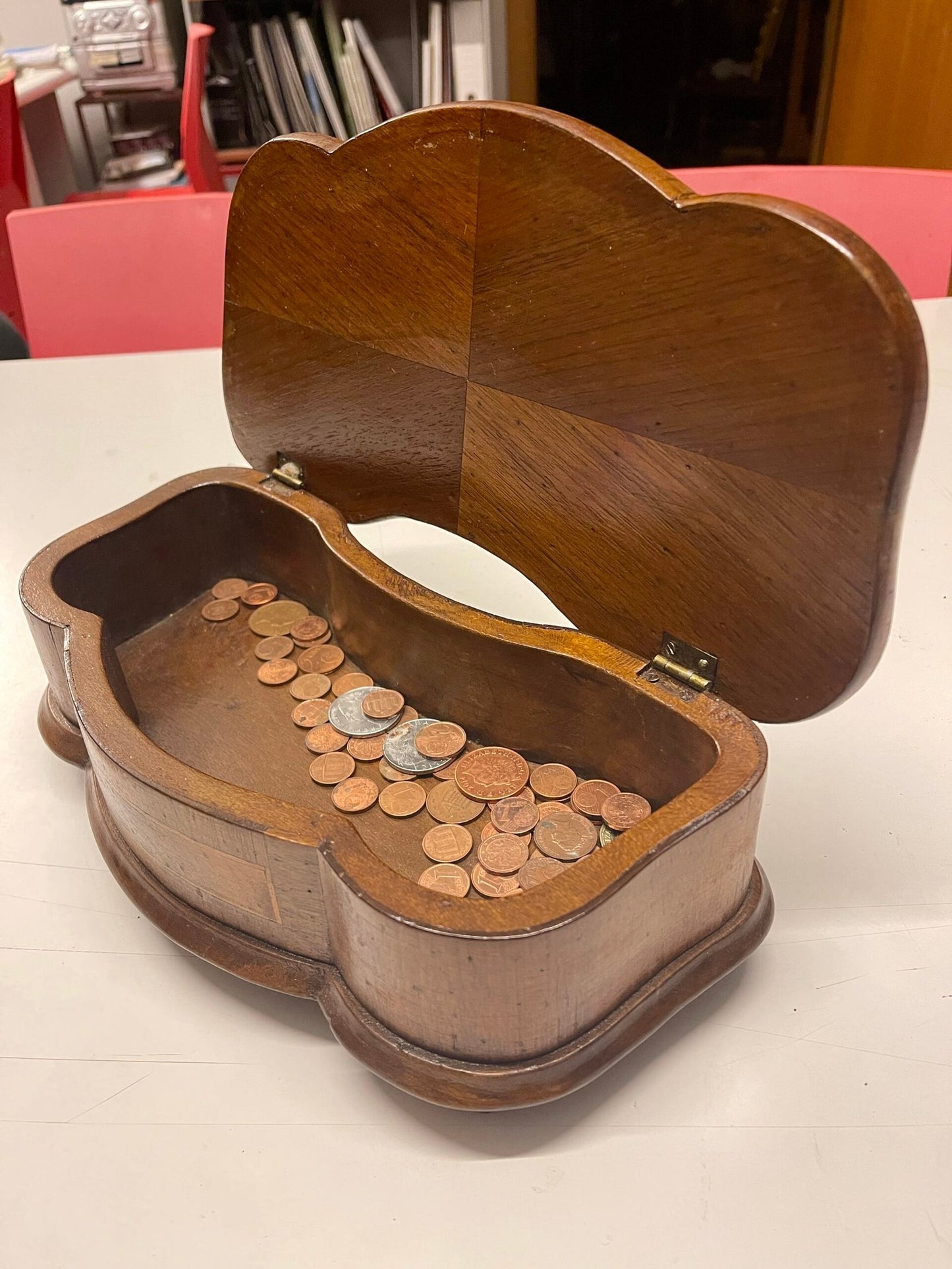 Scatola intarsiata in legno pregiato – stile classico