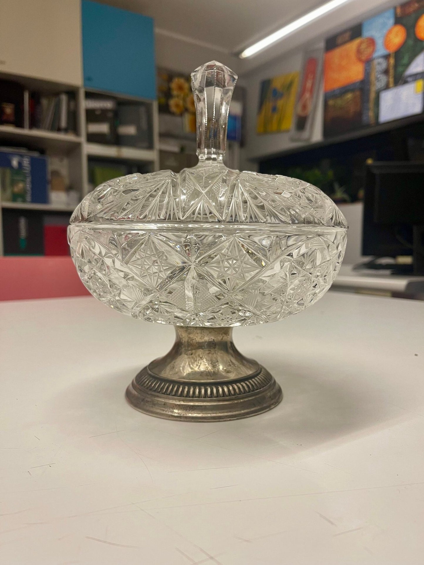 Zuccheriera in cristallo molato e base argentata