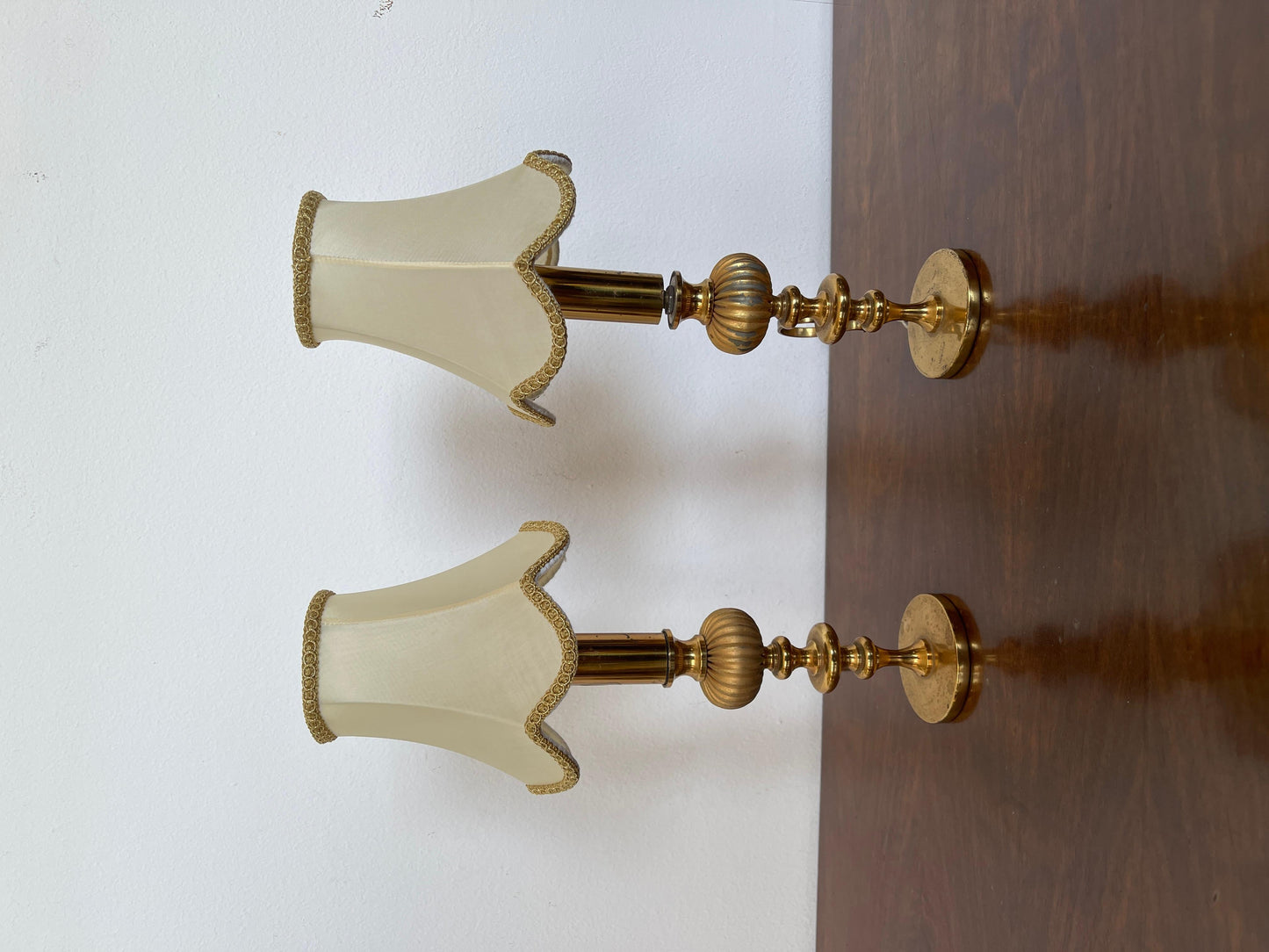 Coppia di lampade da comodino italiane vintage anni '80 in ottone e metallo