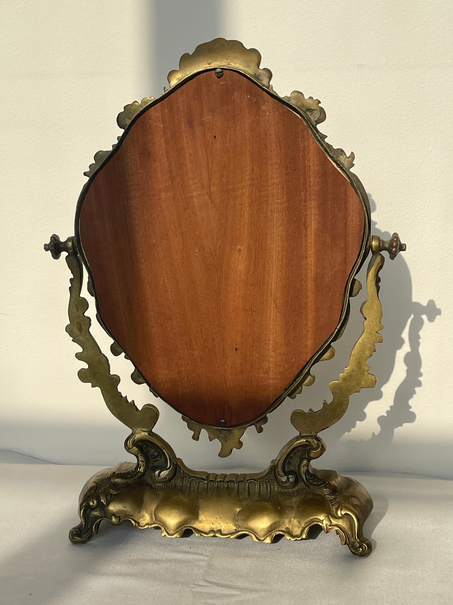 Antico specchio francese in bronzo con angelo anni '30