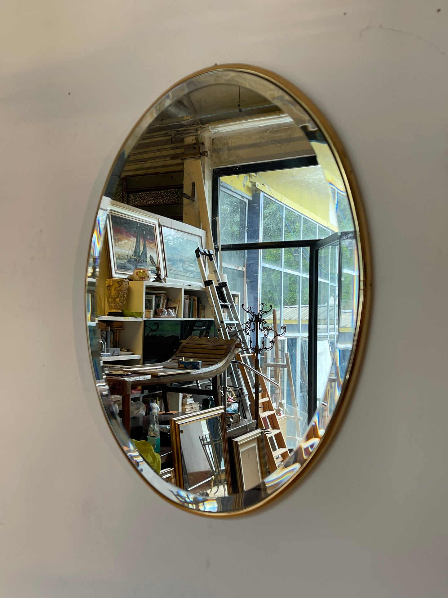 Specchio da parete ovale in ottone senza bordi stile italiano vintage anni '90
