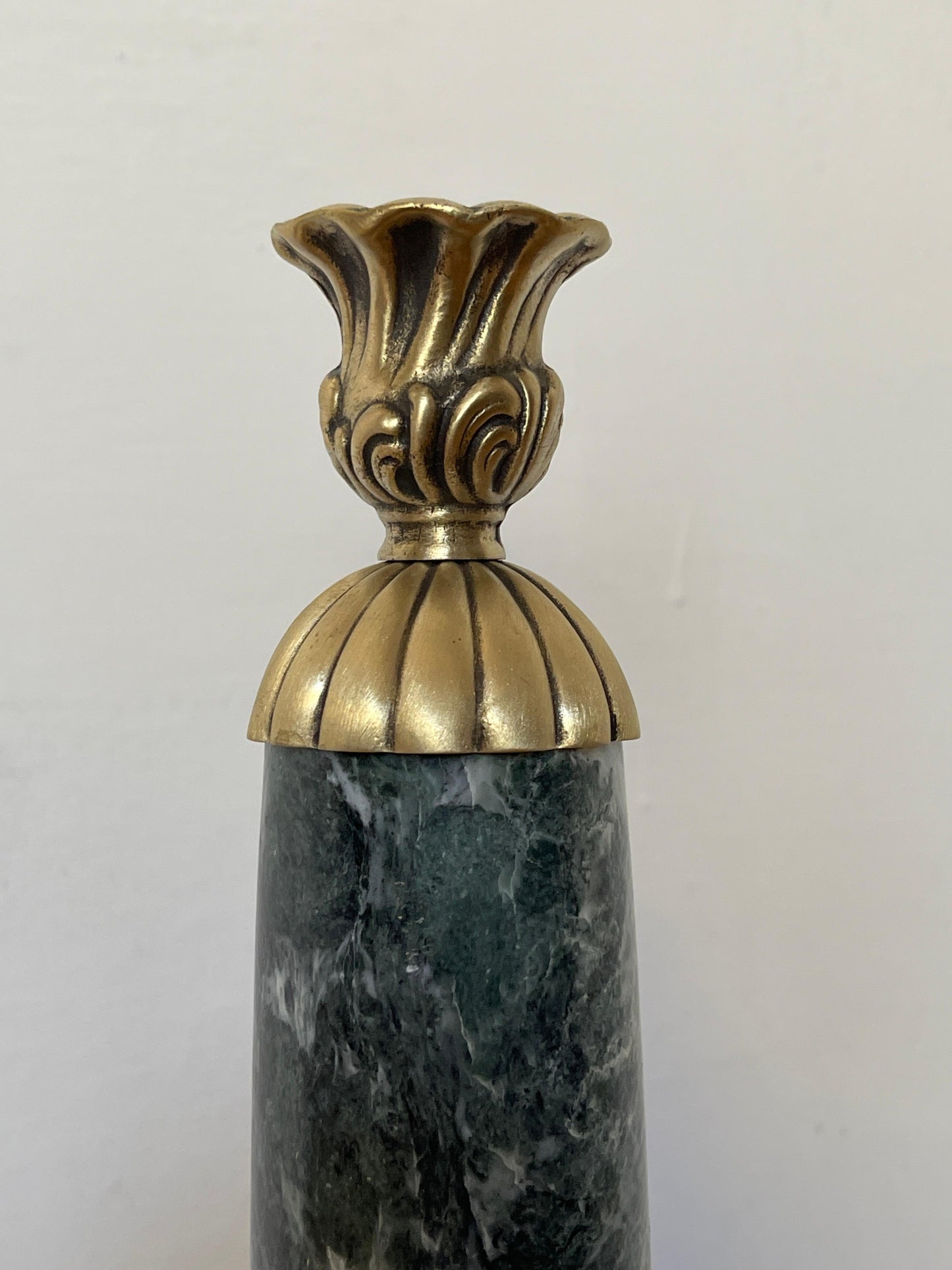 Elegante Candeliere Italiano in Marmo Verde e Bronzo, anni '90