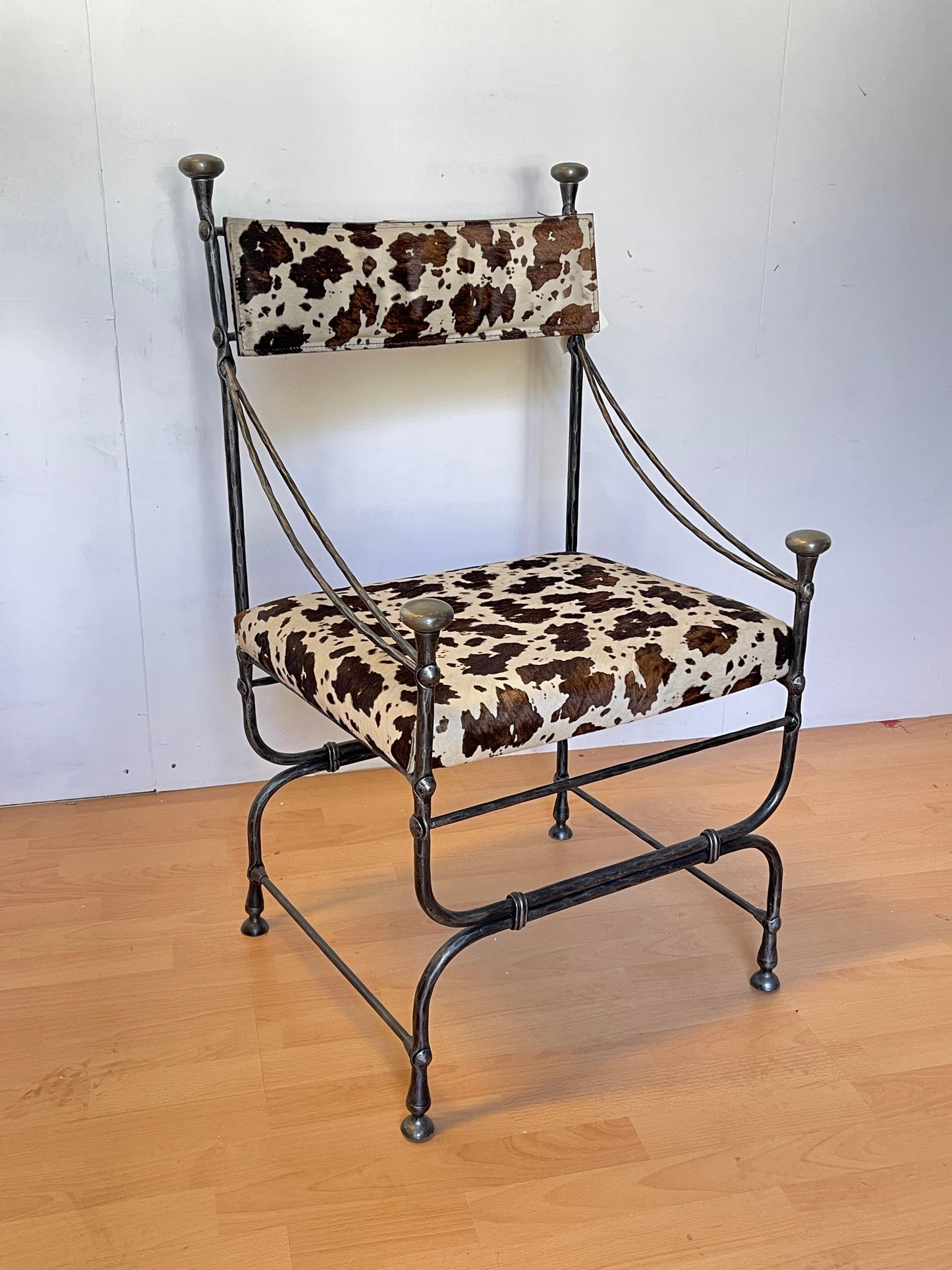 Sedia "Ranch d'Art" in ferro battuto e pelle bovina, italiana anni 70