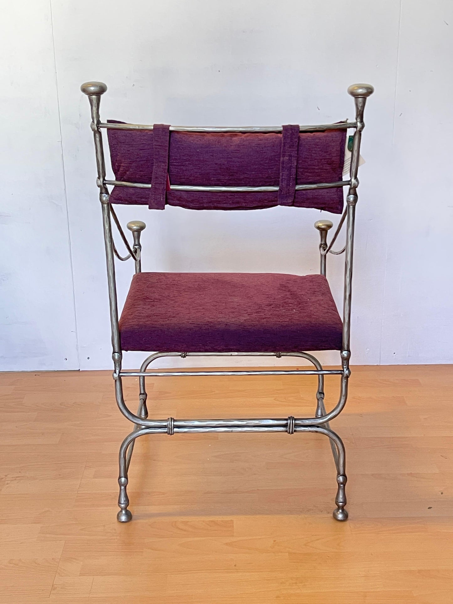 Sedia in Ferro Battuto con Seduta in Velluto Bordeaux - Stile Medievale