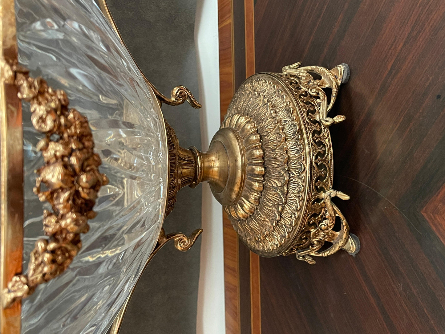 Centrotavola rinascimentale di versailles in bronzo e cristallo anni '70