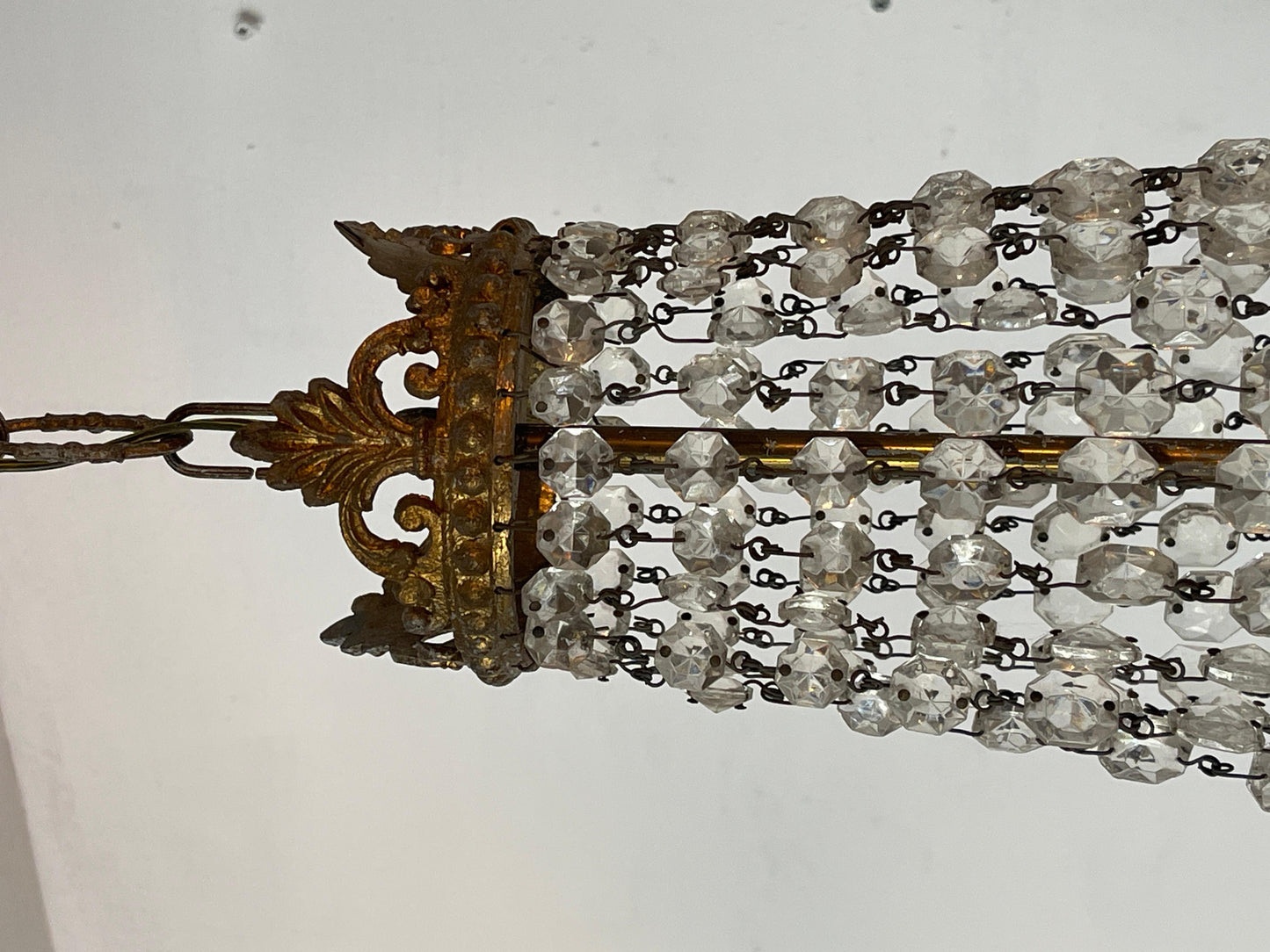 Lampadario a sospensione italiano in bronzo e cristallo degli anni '60