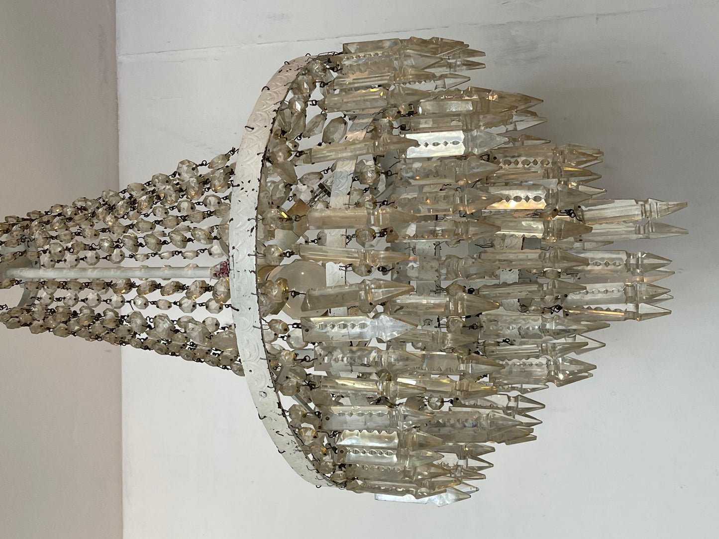 Lampadario a sospensione in bronzo laccato bianco e cristal, stile Impero del XX