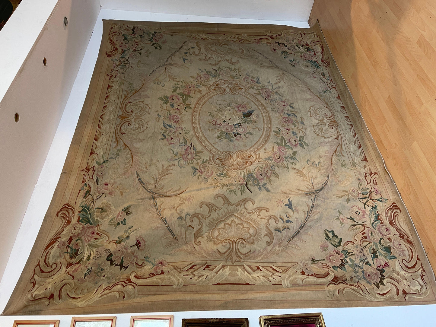 Grande arazzo floreale antico francese del XVIII secolo