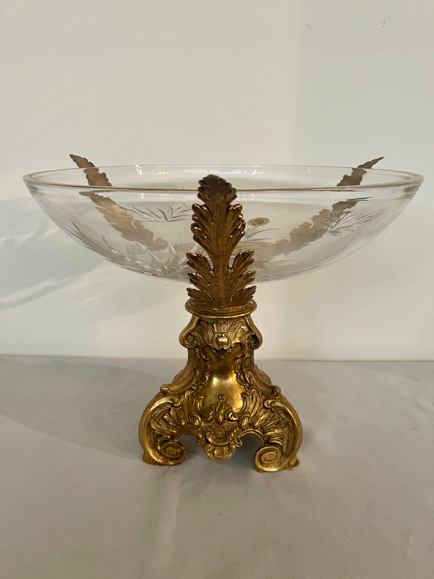 Lussuoso centrotavola in bronzo dorato e cristallo in stile rinascimento italian