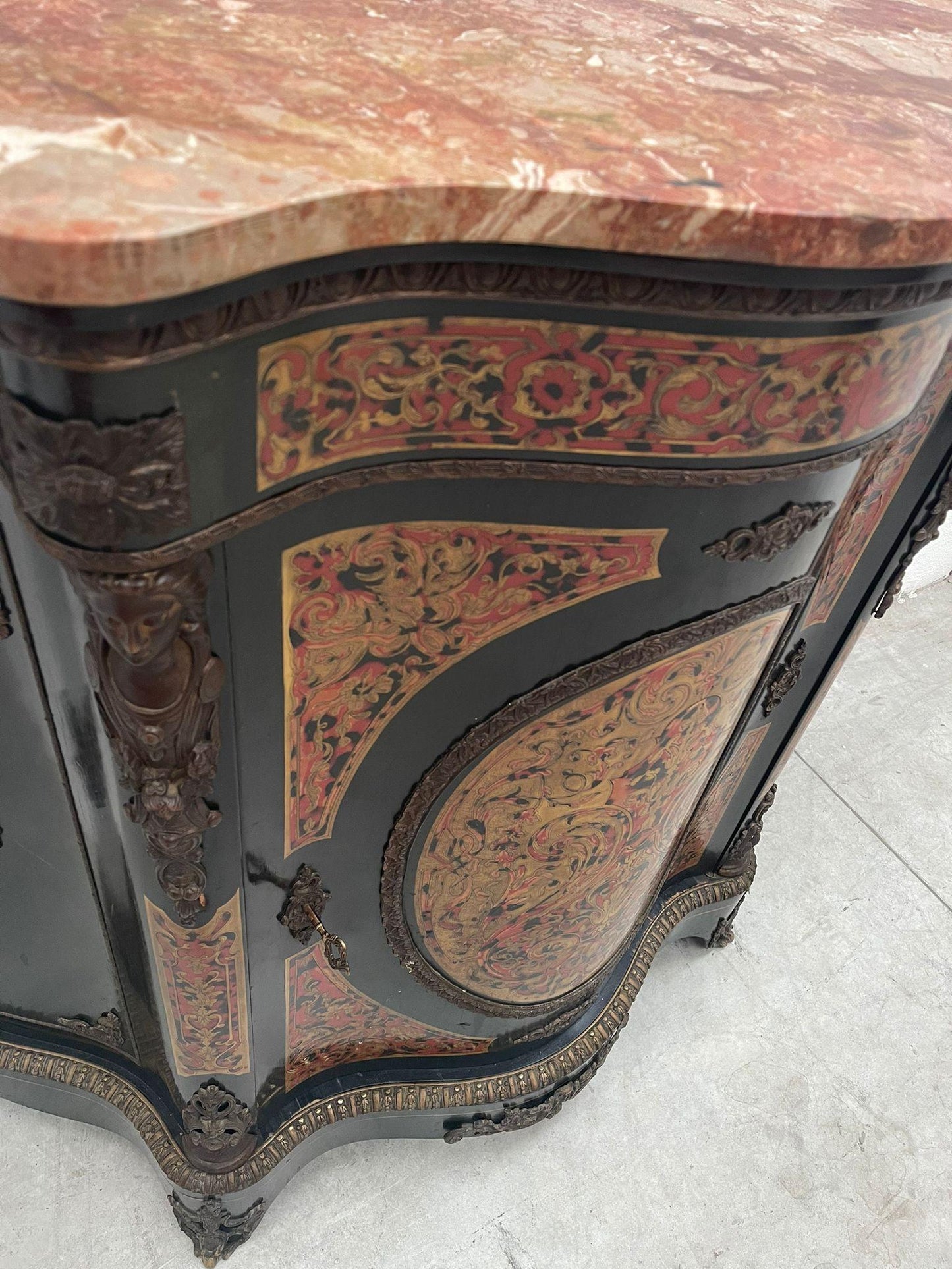 Credenze in stile italiano del XIX secolo