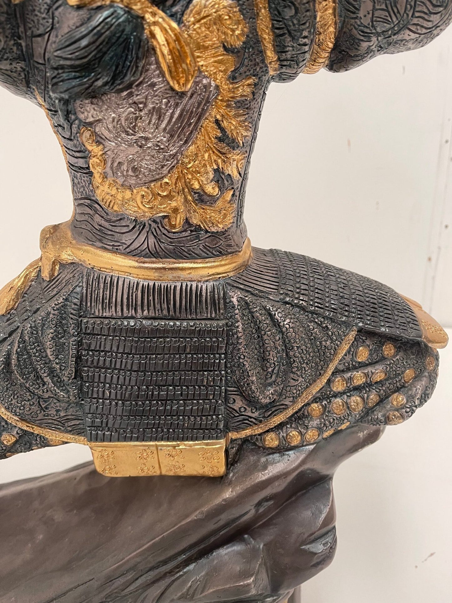 Imponente Scultura Figurativa "Samurai Guerriero" in Bronzo Patinato e Dorato