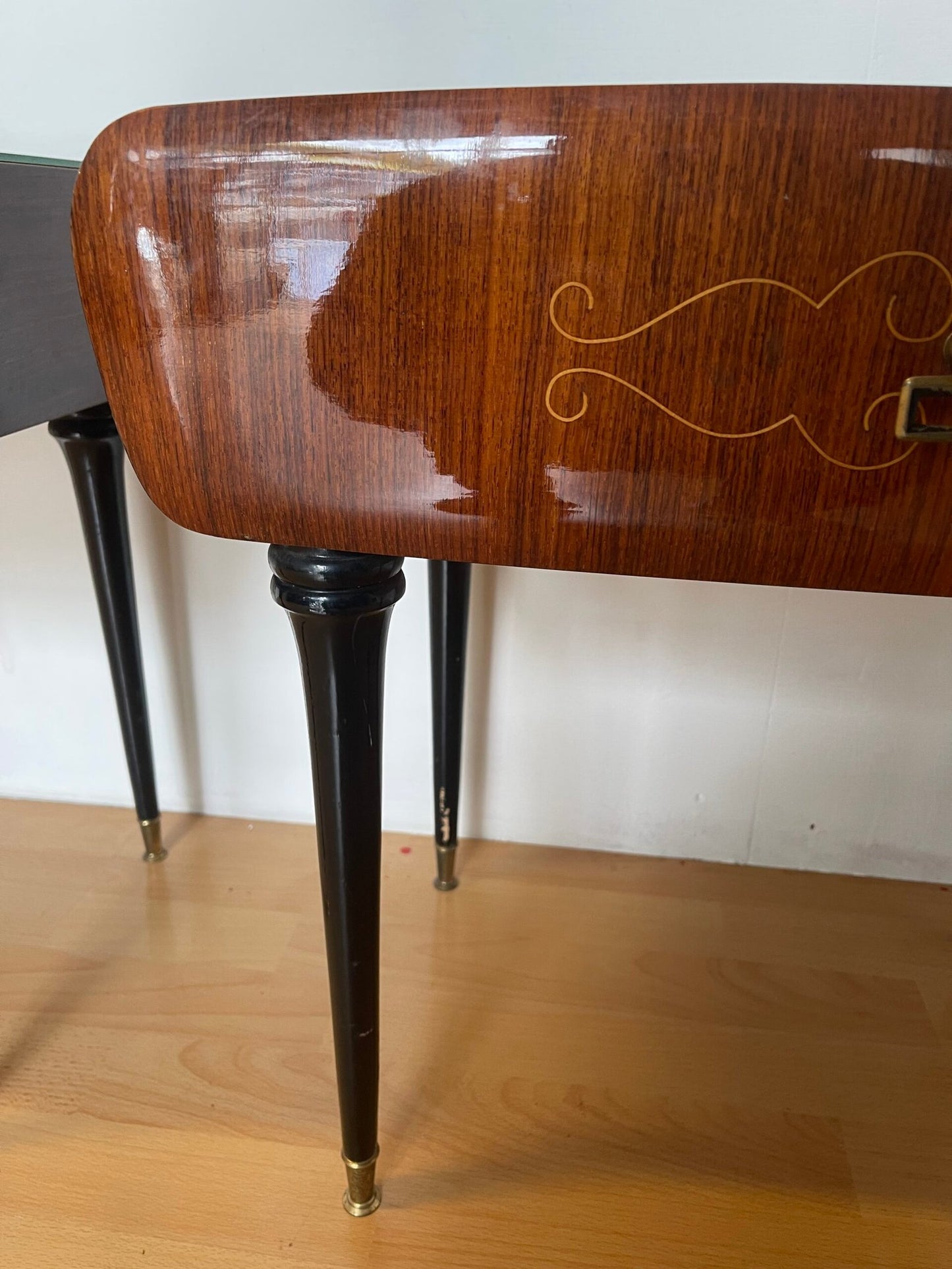 Coppia di comodini modernariato con gambe affusolato