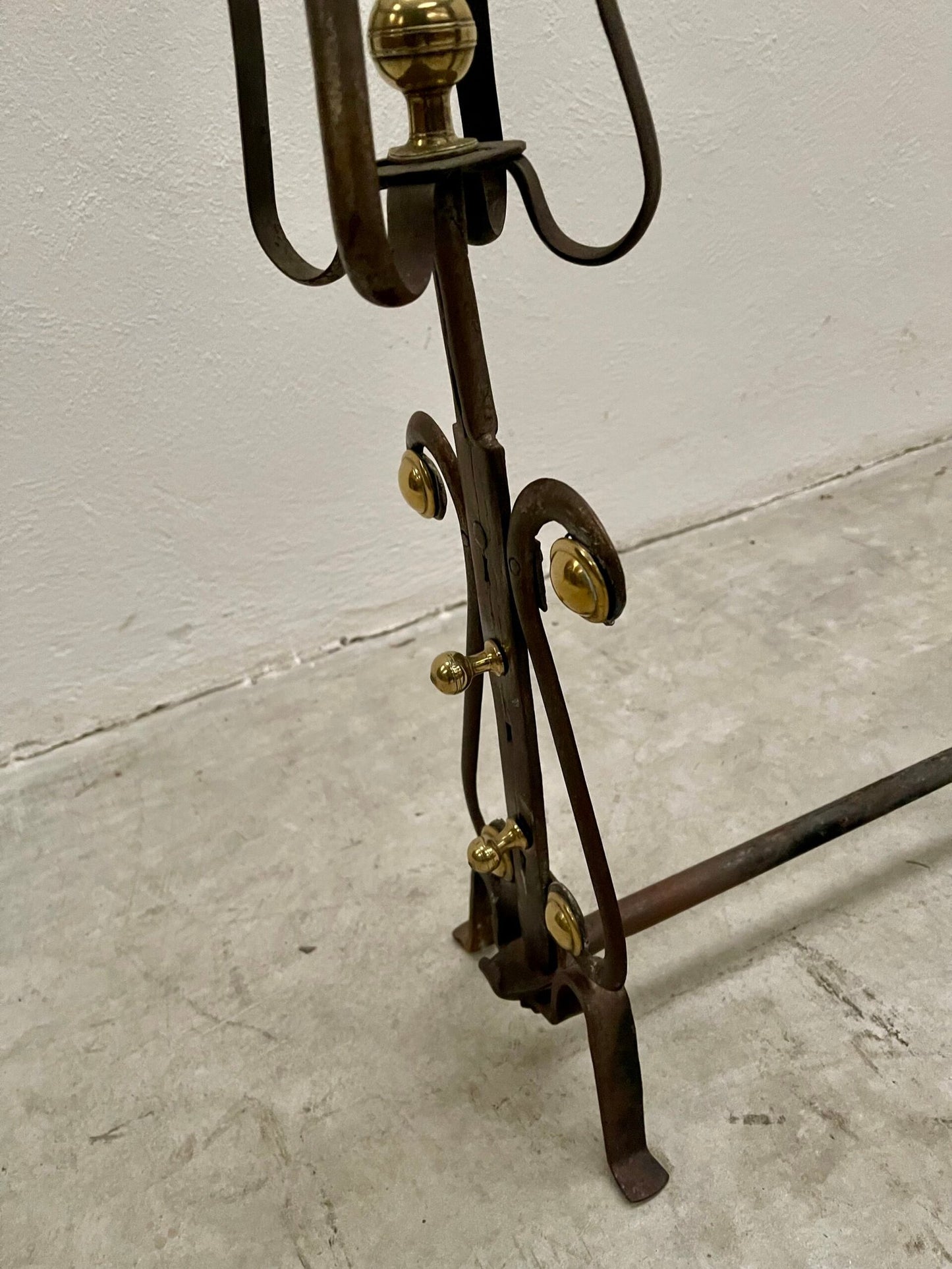 Alari per camino francese in ferro battuto XIX secolo