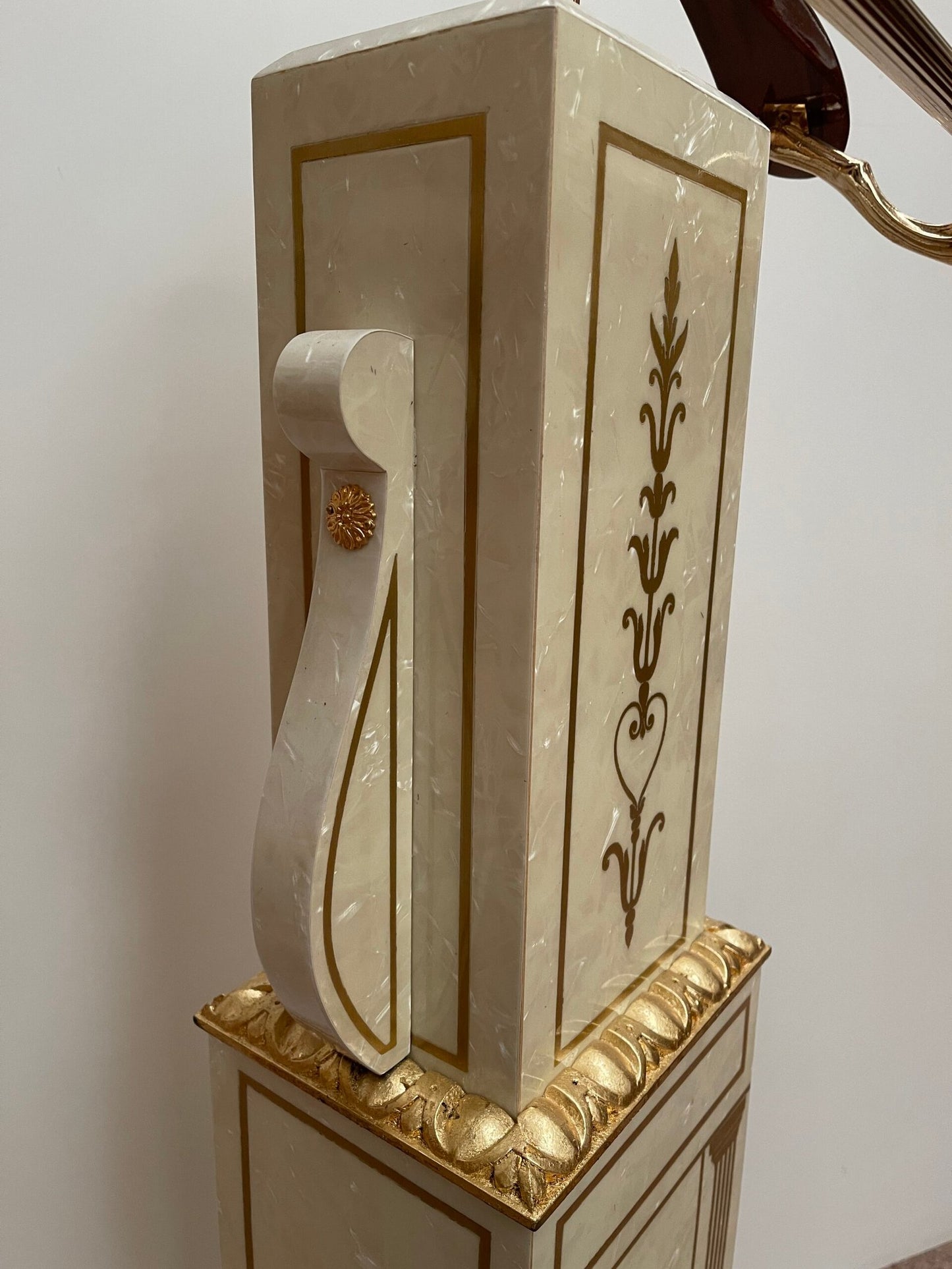 Ometto in stile Neoclassico