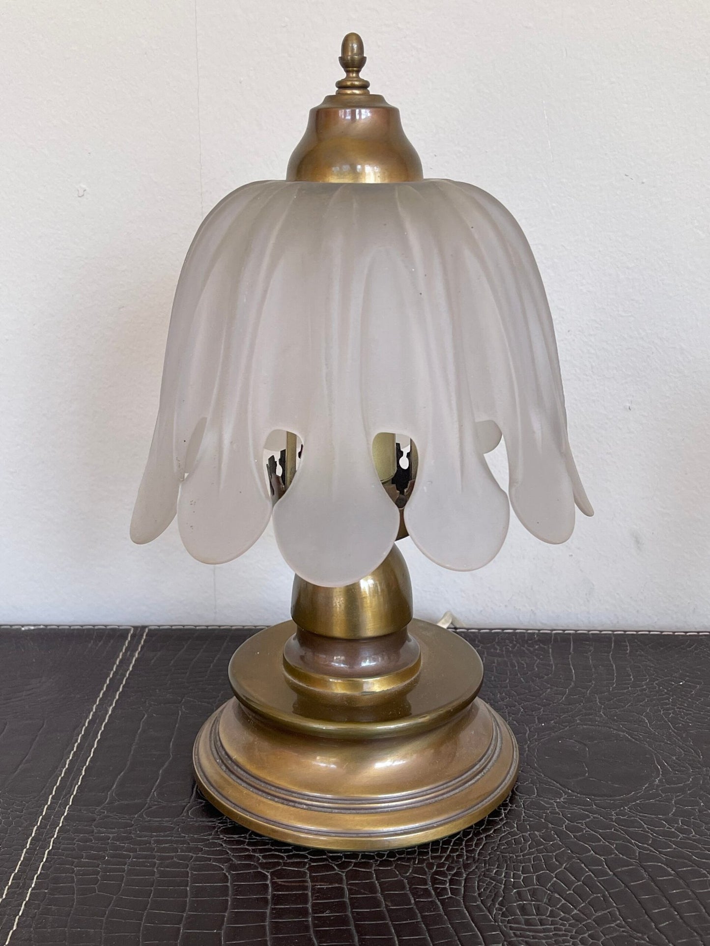 Coppia di lampade vintage in Vetro Satinato e Metallo Dorato
