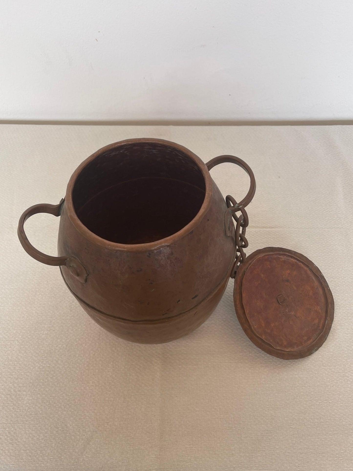 Pentolone / Contenitore Antico in Rame Battuto con Coperchio