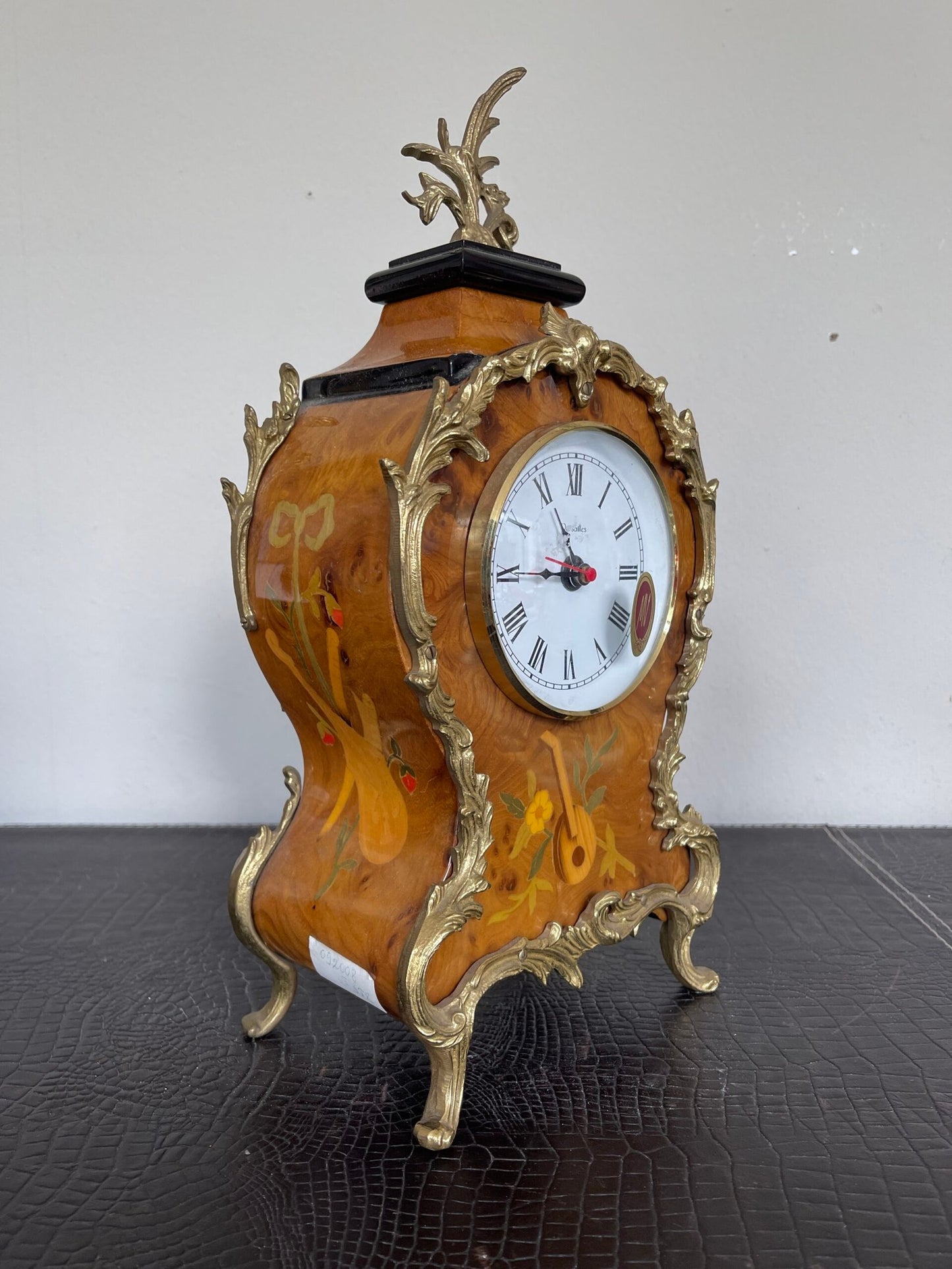 orologio da tavolo in stile classico con Pendolo e dettagli Dorati - Eleganza Senza Tempo