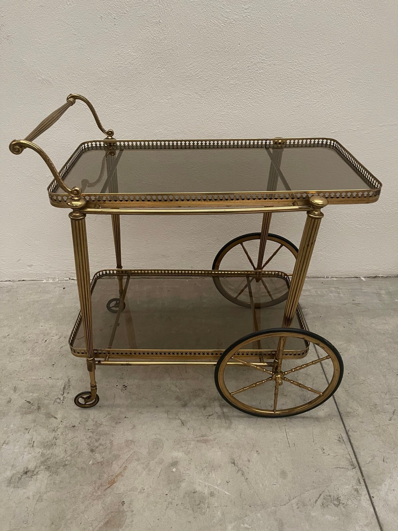 Carrello da tè vintage in ottone con ruote grandi - stile francese