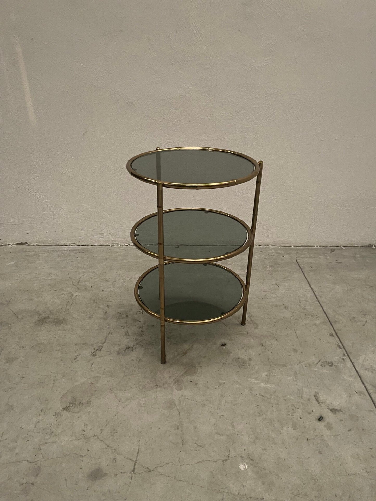 Carrello di Servizio a Tre Piani in Ottone e Vetro Fumé