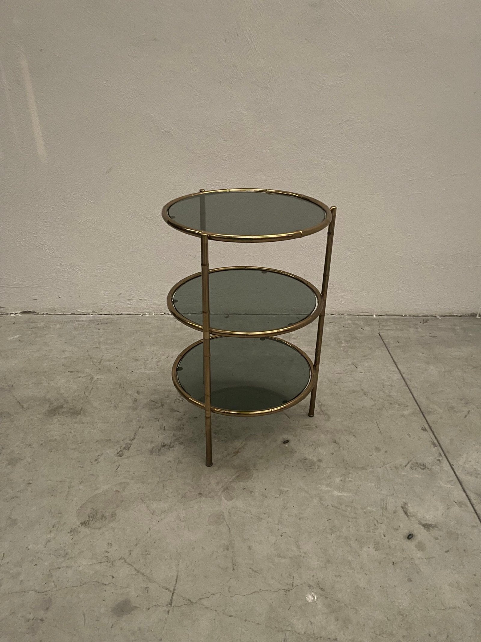 Carrello di Servizio a Tre Piani in Ottone e Vetro Fumé
