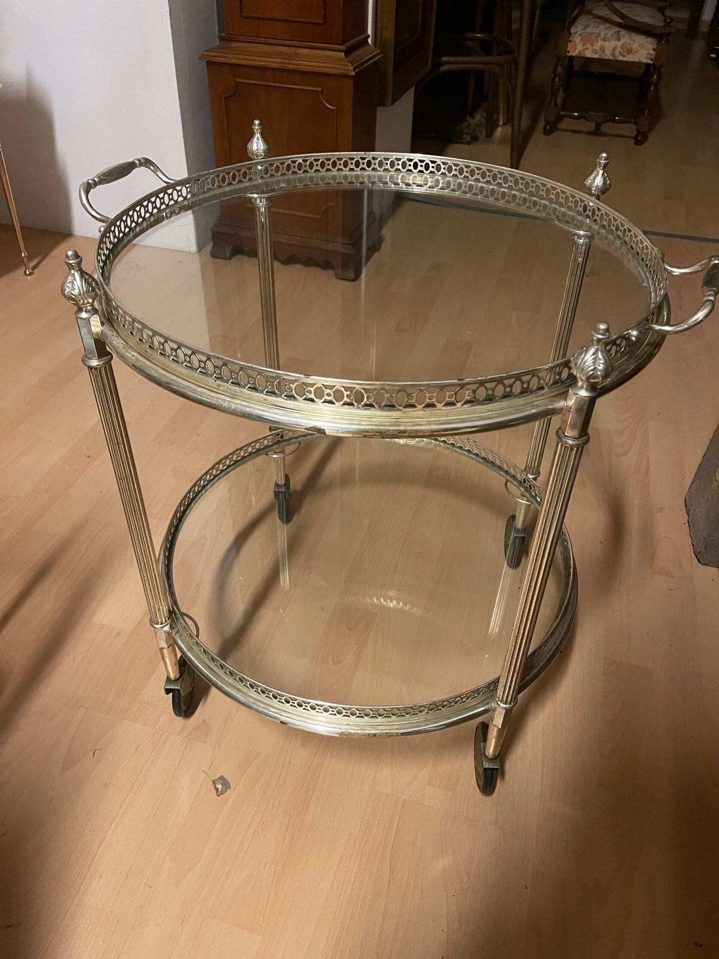 Carrello da tè/vassoio con ruote in metallo argentato e vetro
