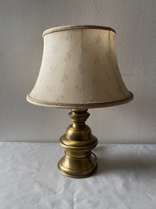 Elegante lampada da tavolo vintage con base in Ottone e Paralume Ricamato