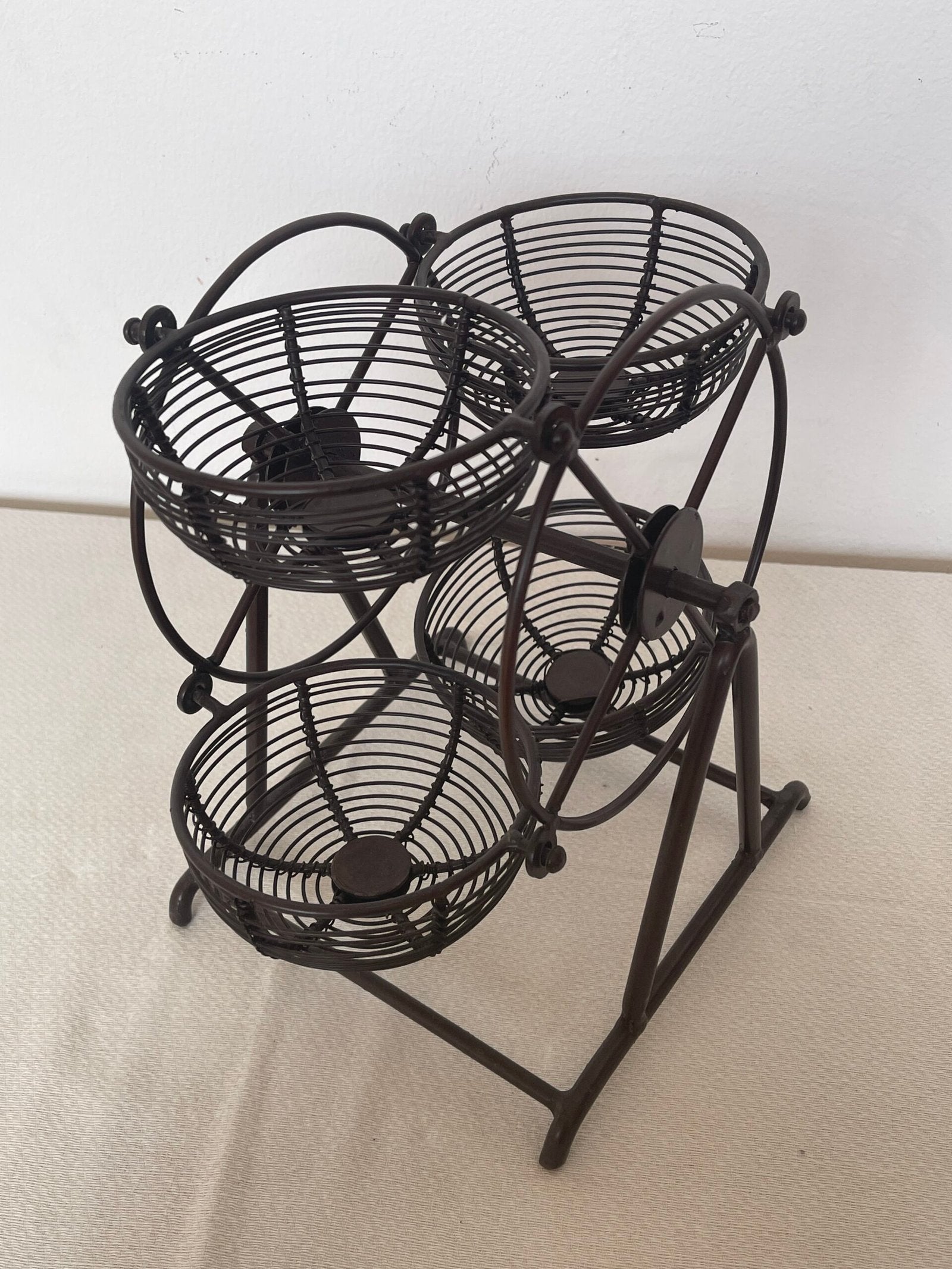 Giostra Portaoggetti in Filo di Ferro – Modello Ruota Panoramica