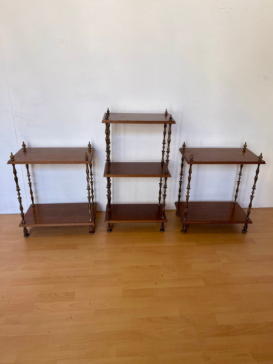 Set di tre etagere vintage in legno e ottone