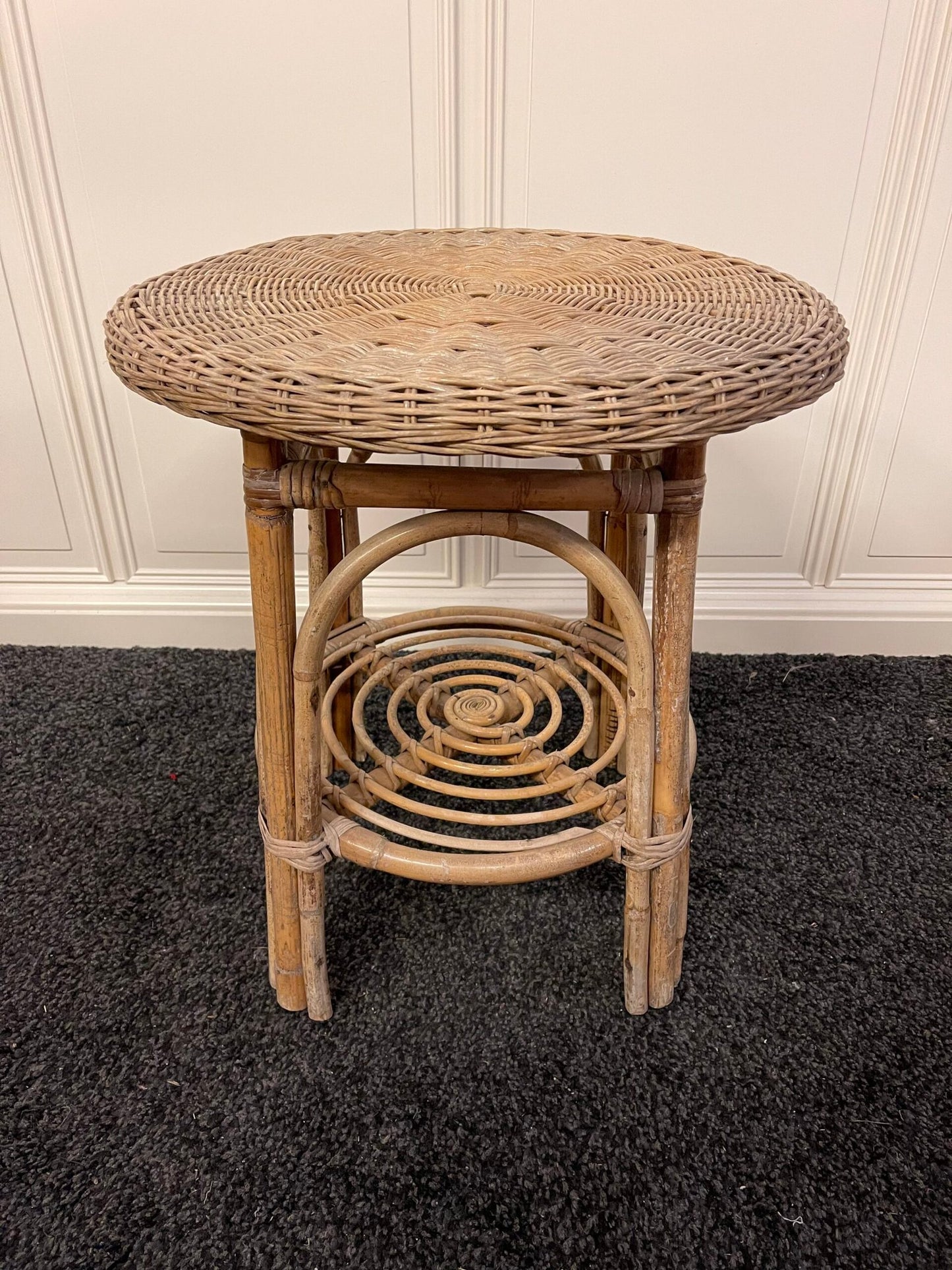 Tavolino / sgabello vintage in rattan intrecciato