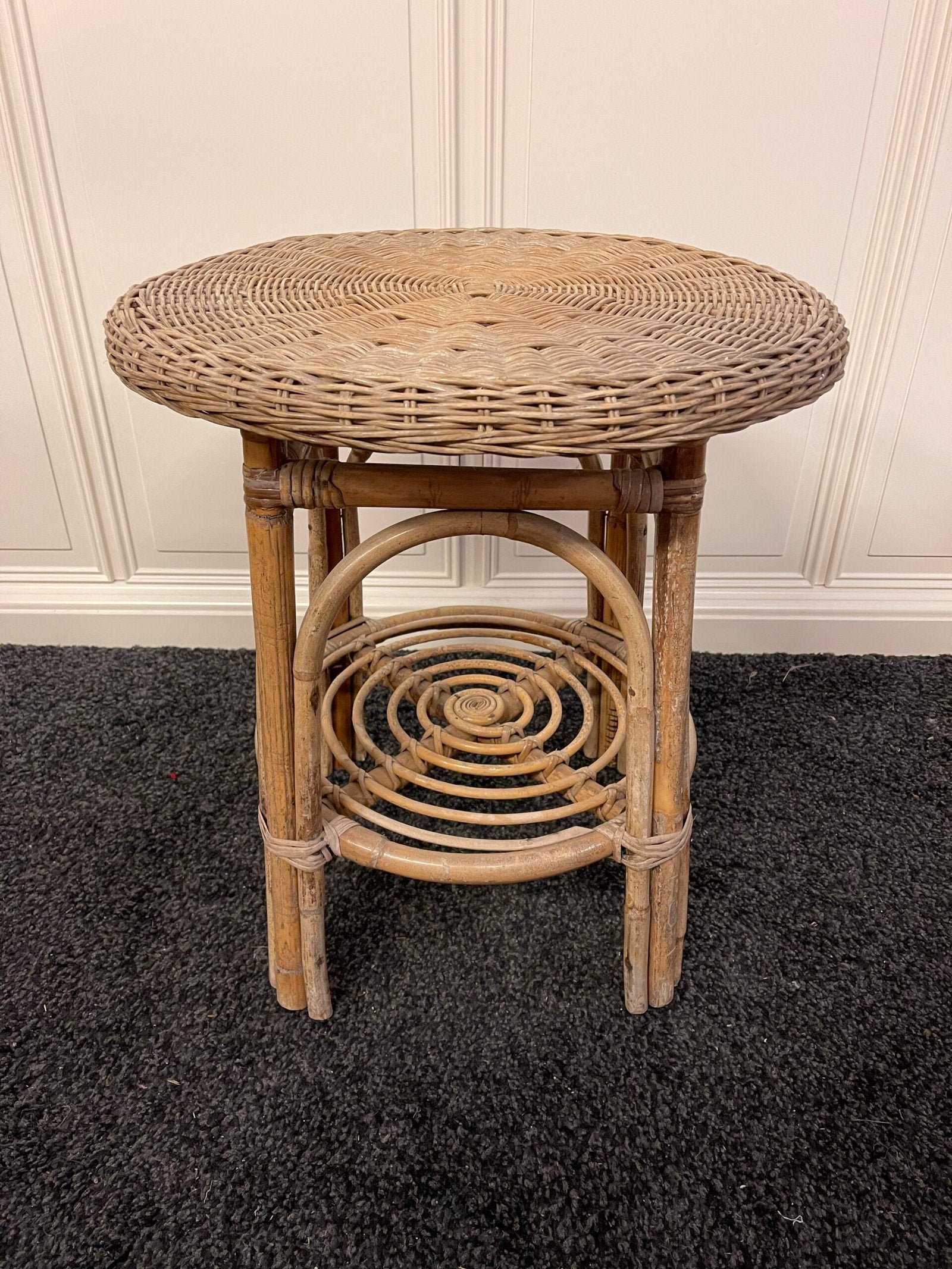 Tavolino / sgabello vintage in rattan intrecciato