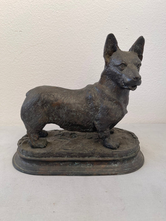 Statua in Bronzo di Cane Corgi – Elegante Scultura in Stile Realistico