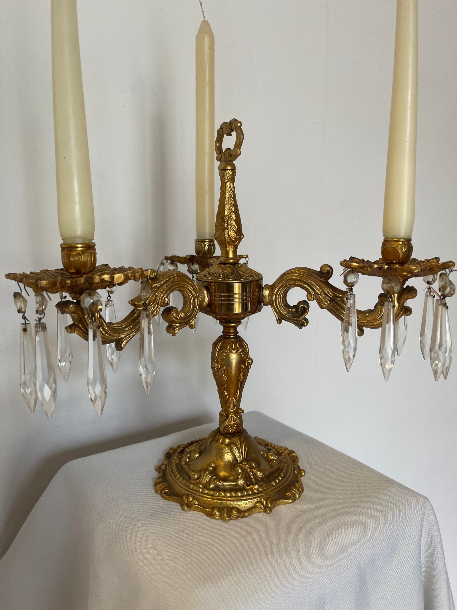 Elegante Candelabro Antico in Ottone e Crystal