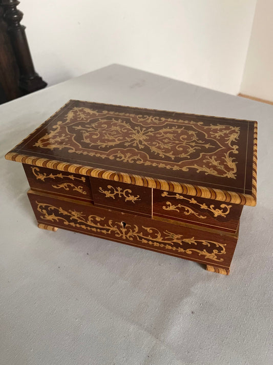 Scatola Portagioie/Musicale con Intarsi a "Paesaggio Fiorentino" e Cassetti Nascosti