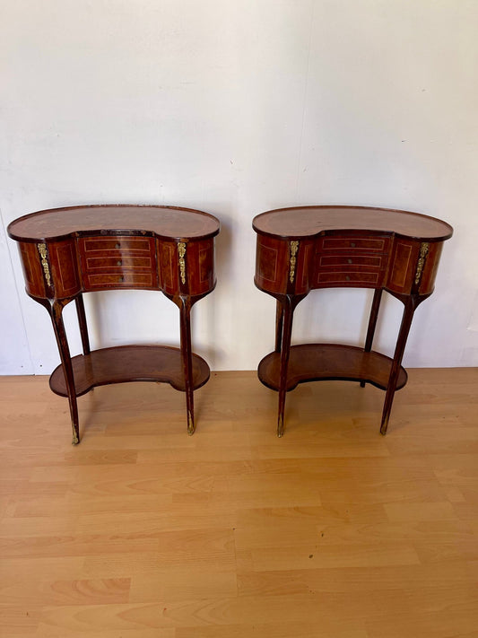 Coppia di consolle bombato in stile Luigi XV