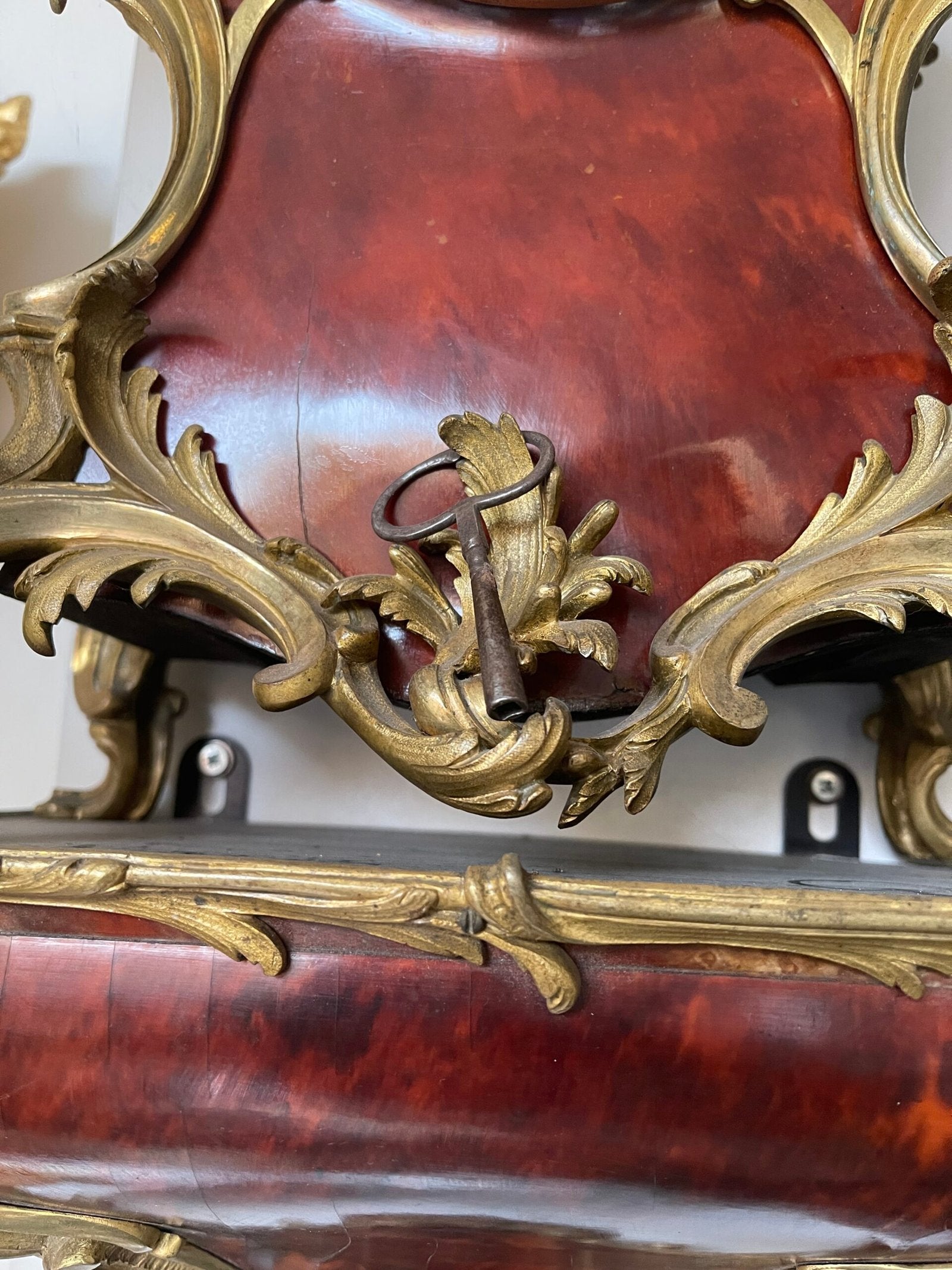 Console da Parete in Stile Rococò – Supporto per Orologio o Oggettistica