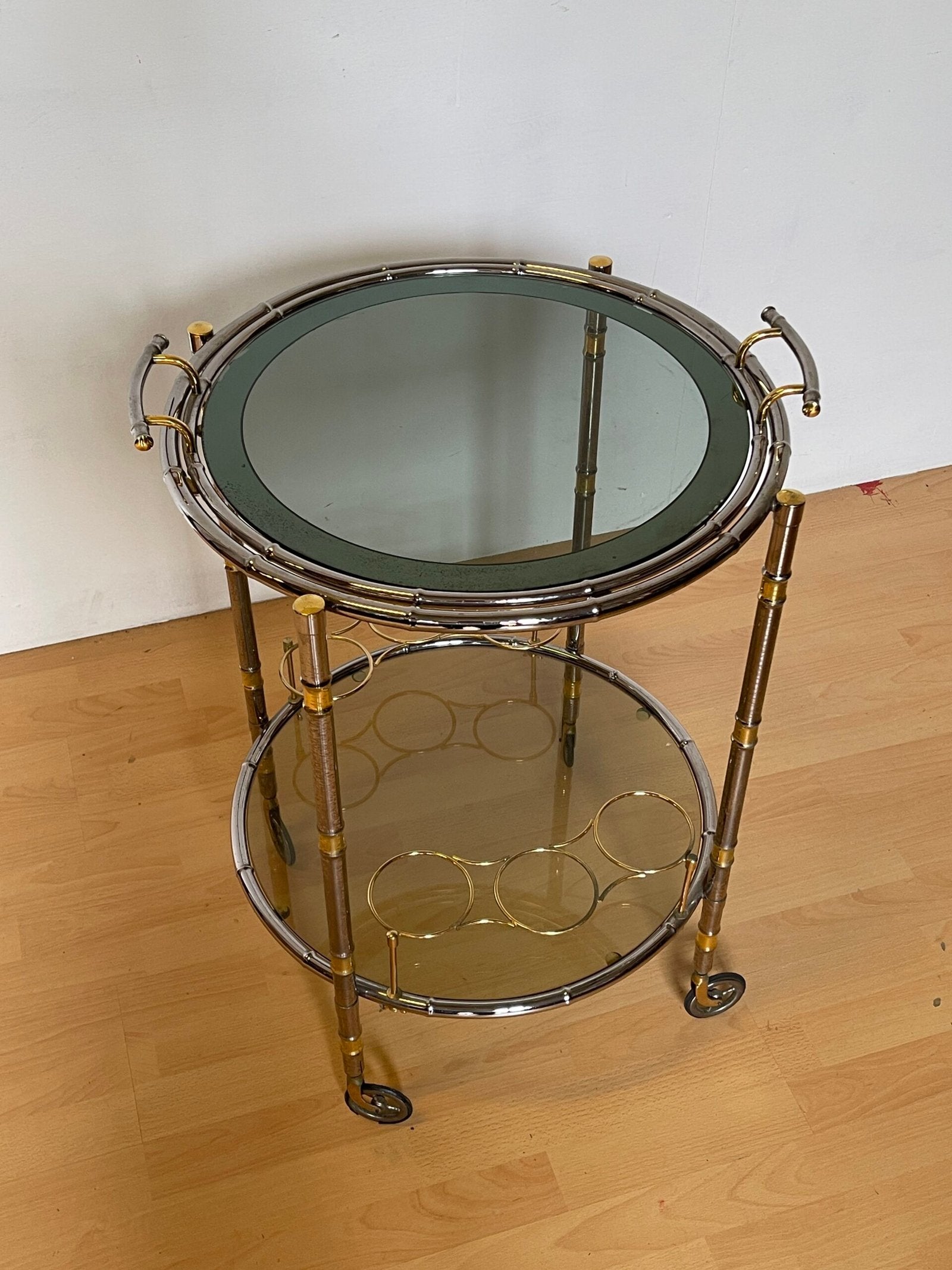 Carrello bar vintage in metallo ottonato e vetro fumé, Italia, anni '70
